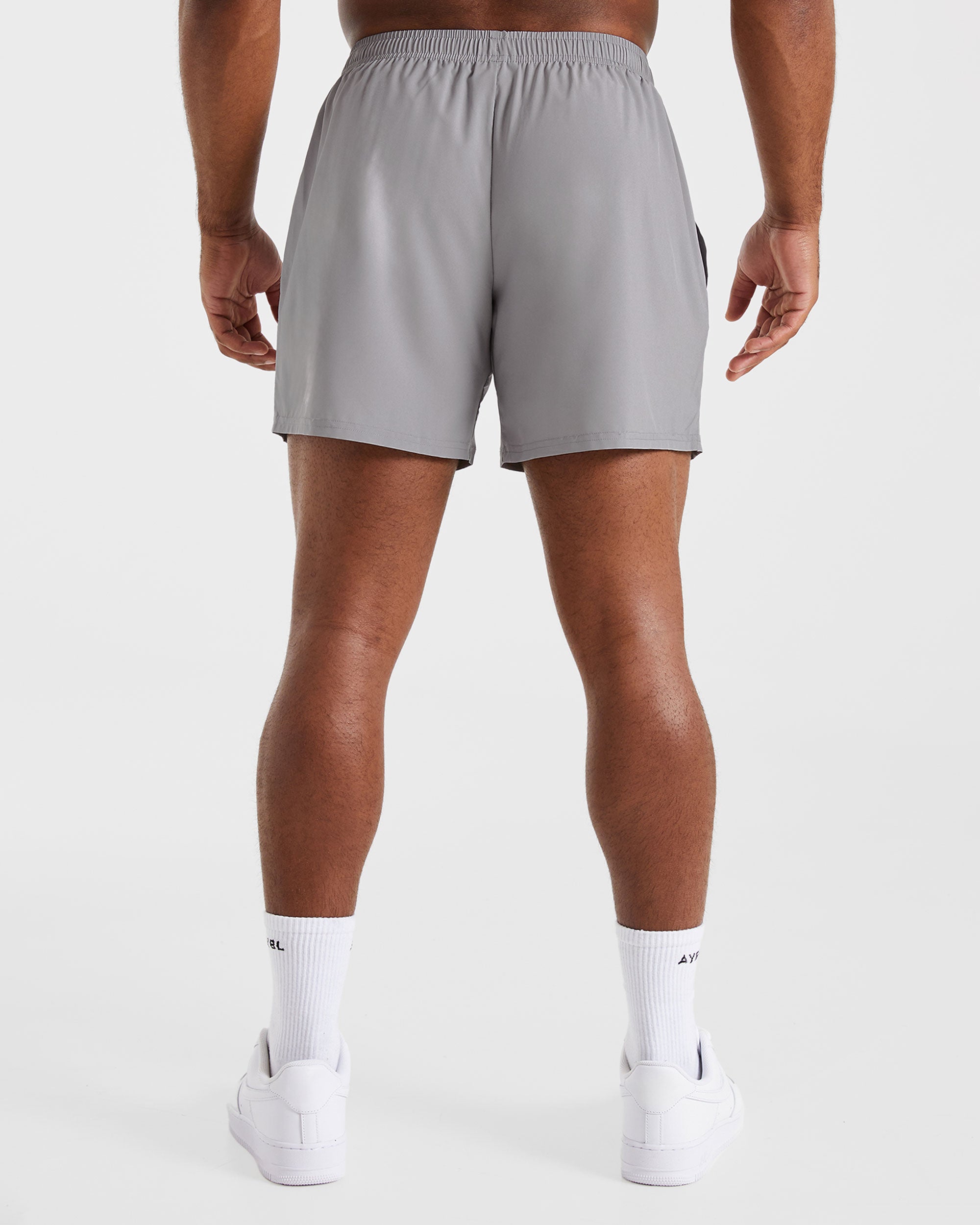 Core 5" Shorts – Grau