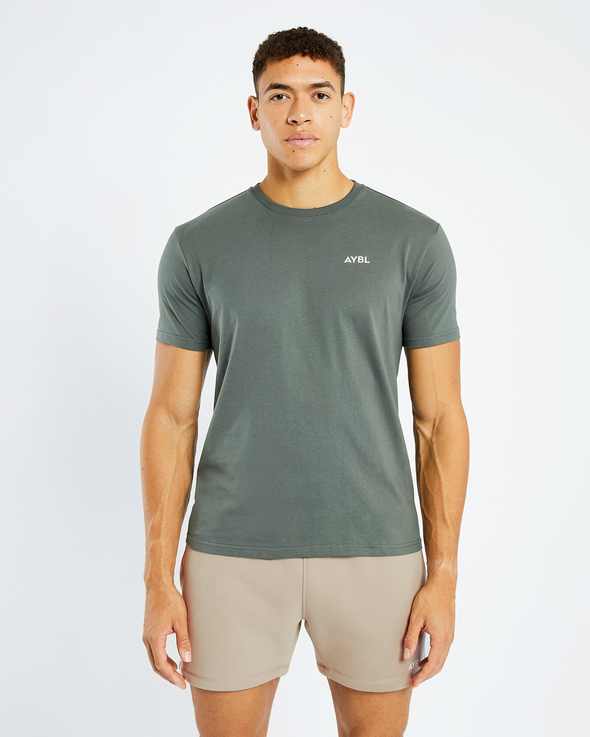 Essential T-Shirt – gedämpftes Grün