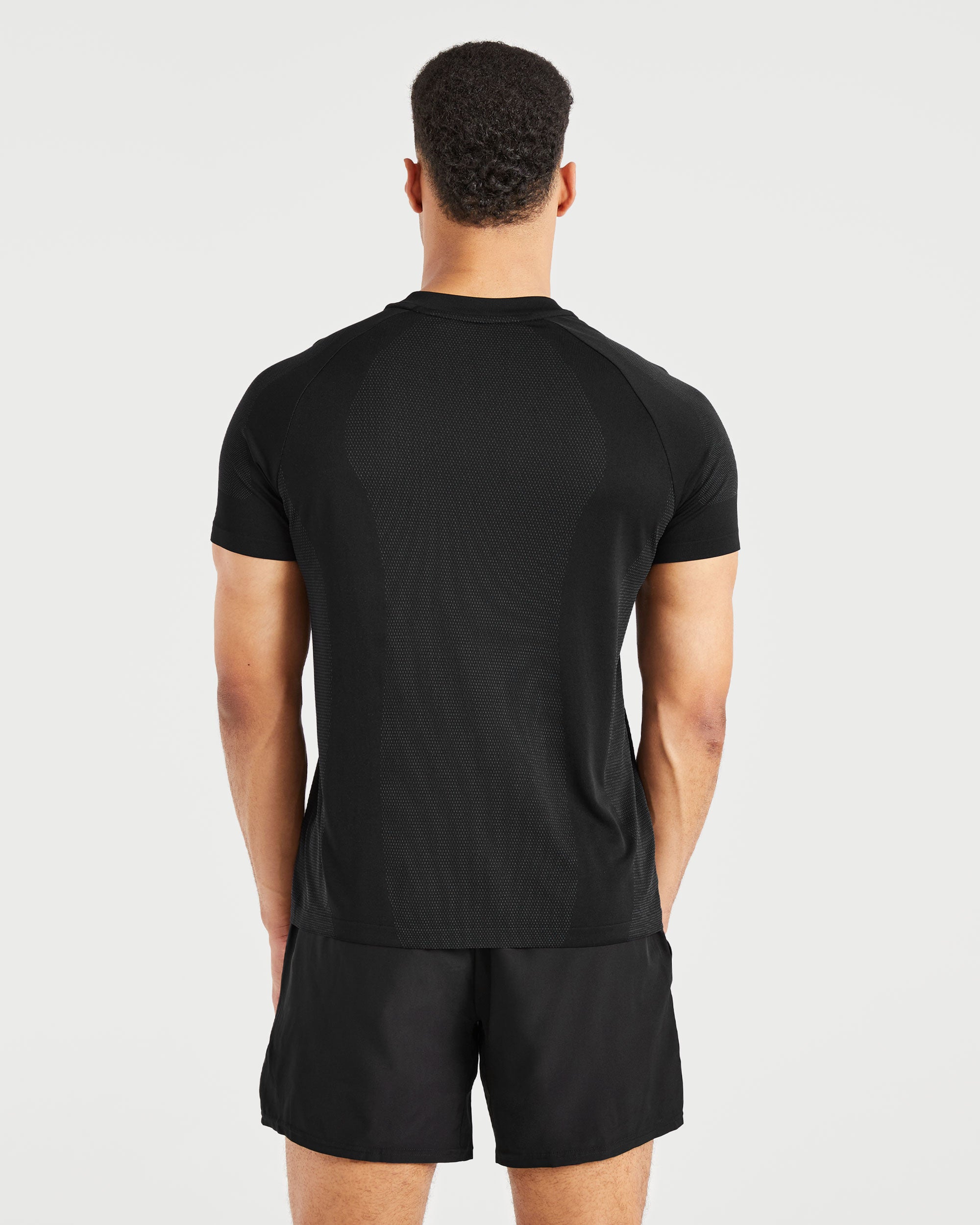 Attain Seamless T Shirt - Black