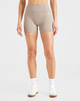 Courtside 5" Shorts - Mocha