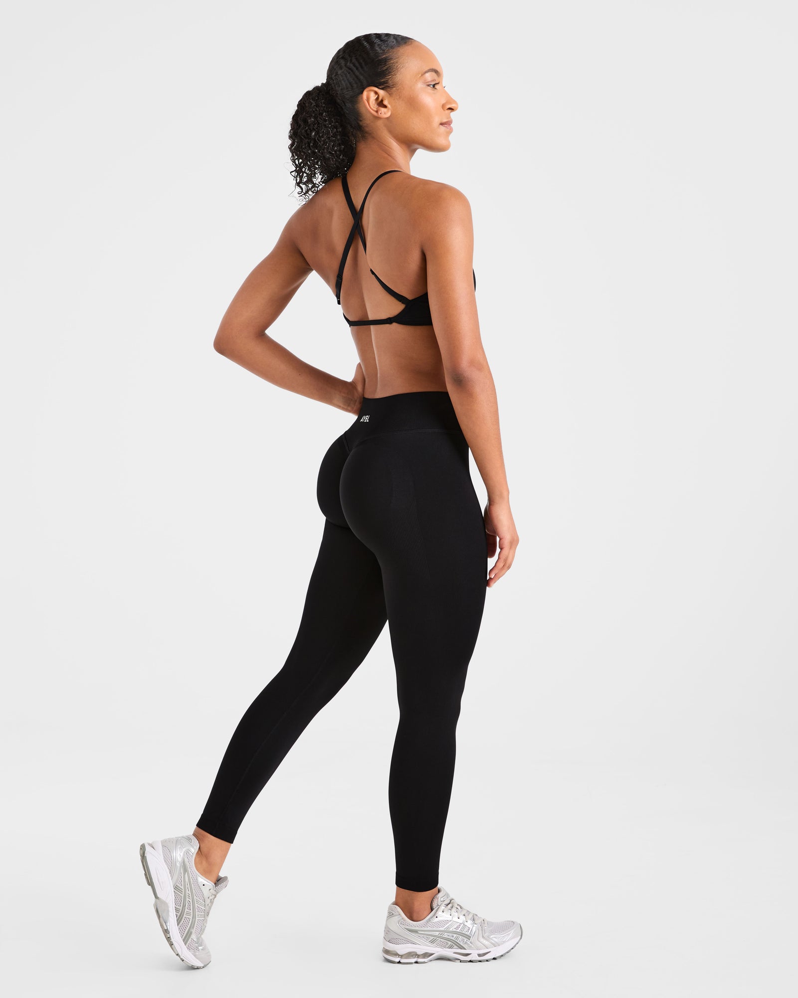 Adapt Seamless Strappy Sports Bra - Black