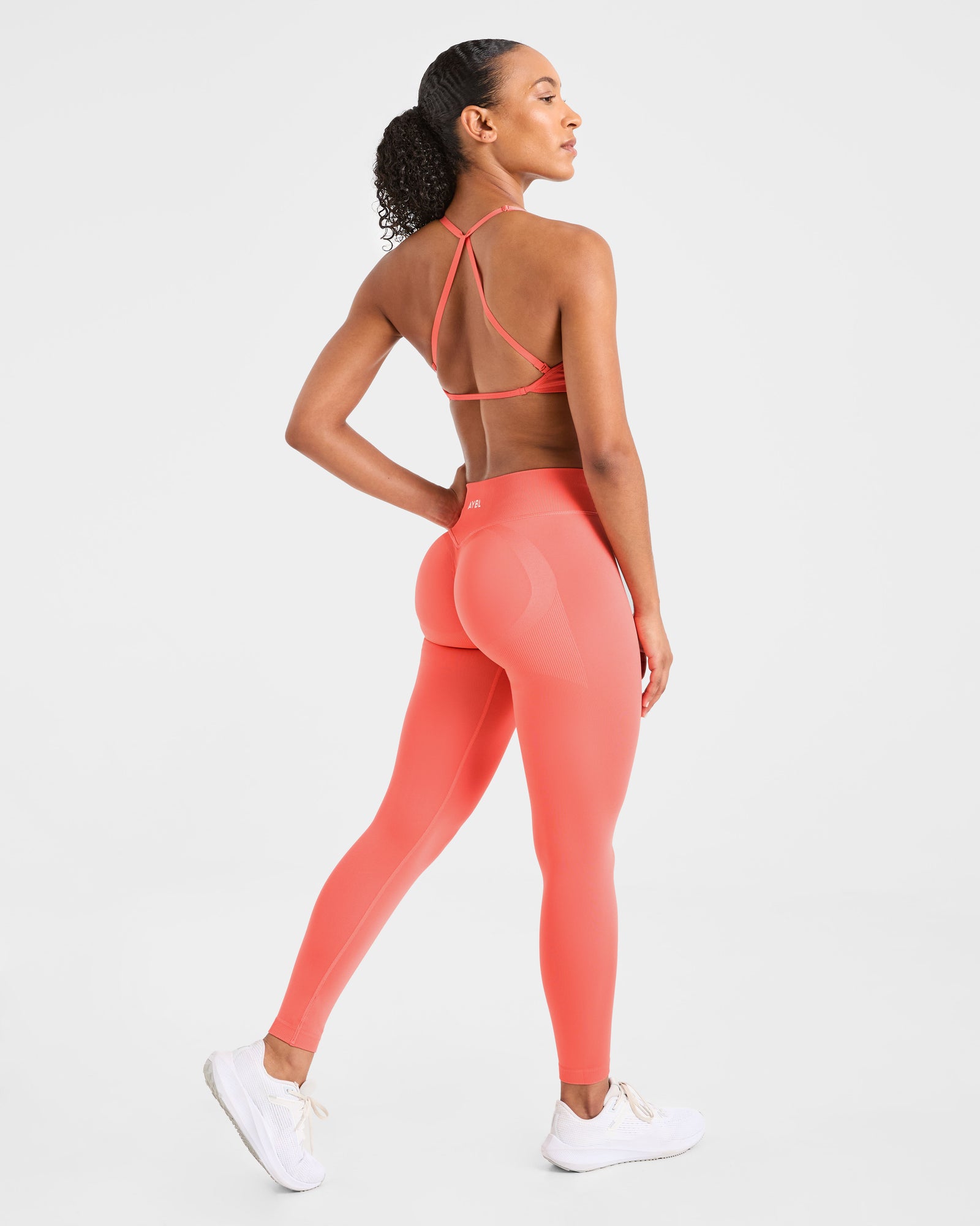 Adapt Seamless Strappy Sports Bra - Summer Peach