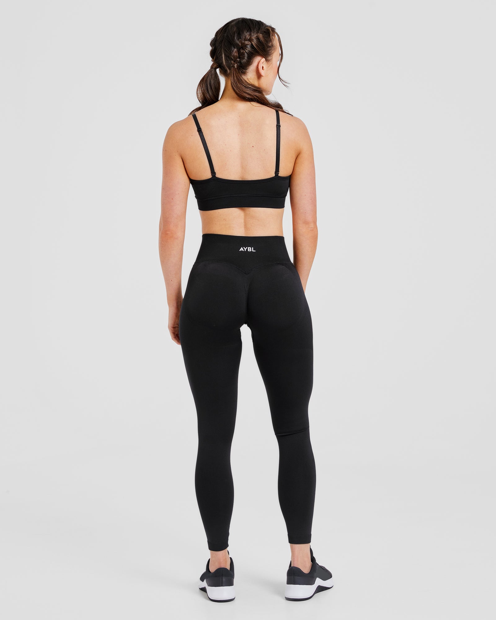 Adapt Seamless Sports Bra - Black 2