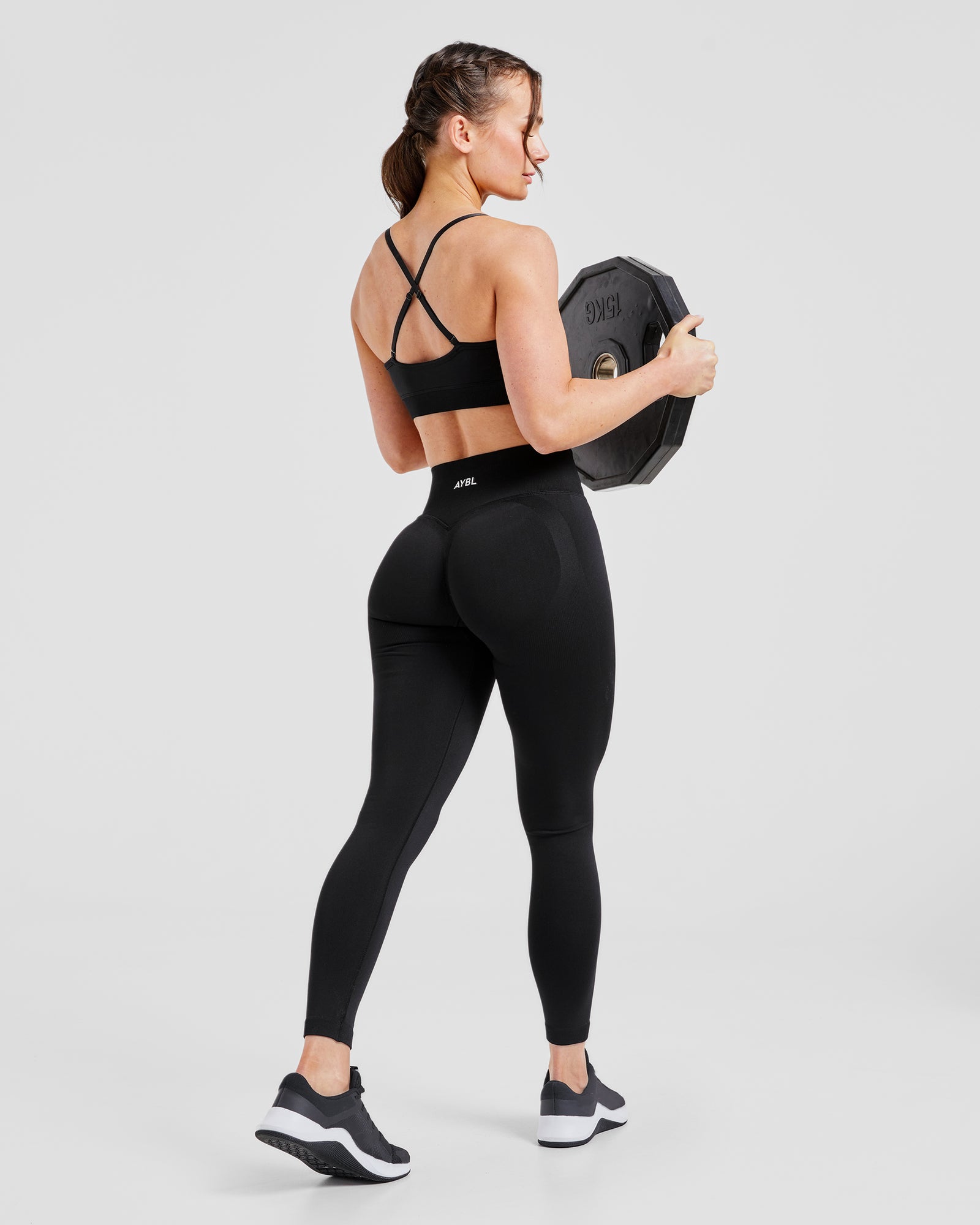 Adapt Seamless Sports Bra - Black 2