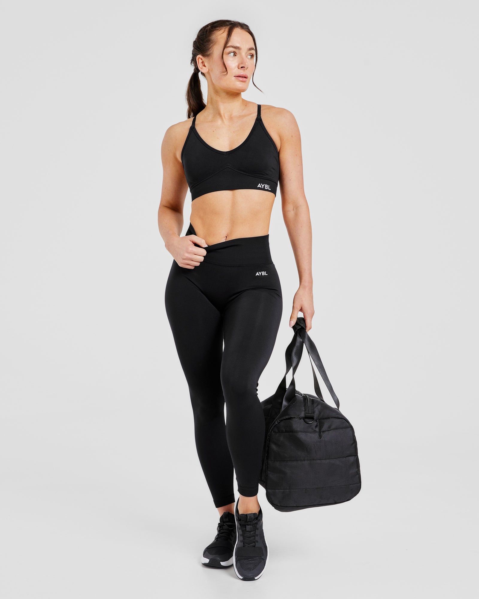 Adapt Seamless Sports Bra - Black 2