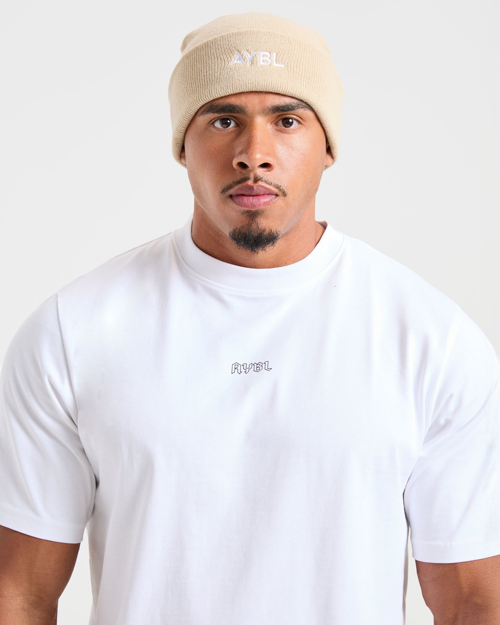 Bestickte Beanie-Mütze – Beige