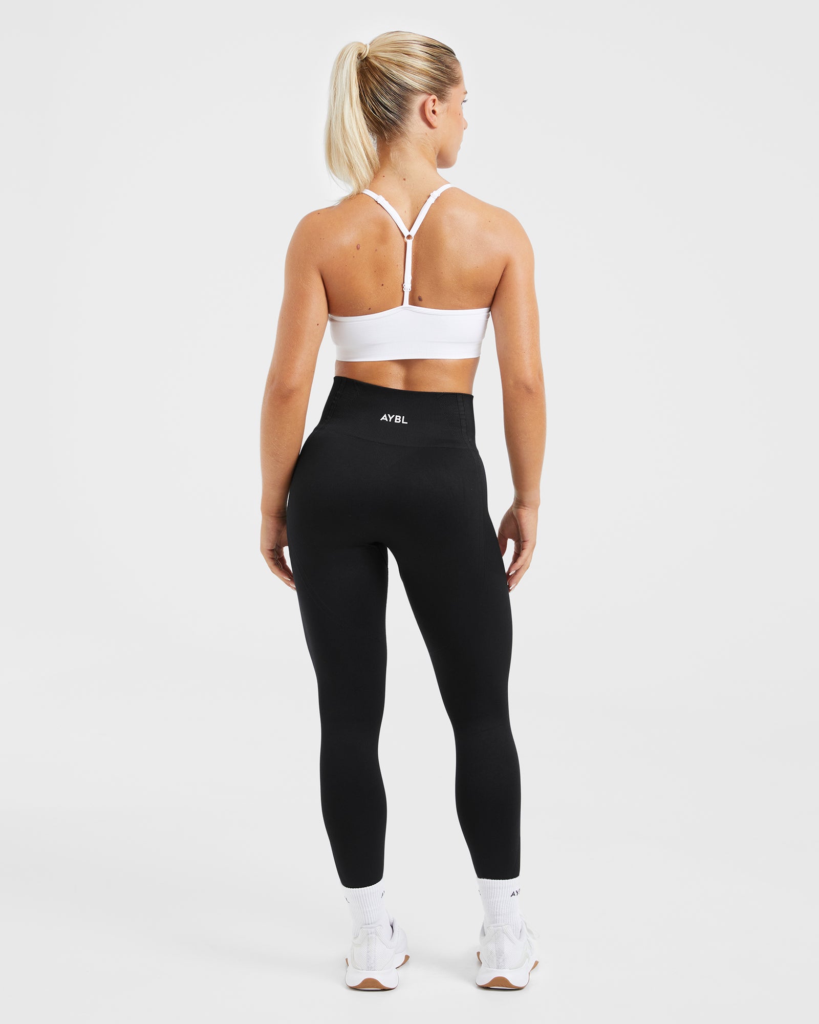 Essential Seamless V Neck Sports Bra - White - aybldev