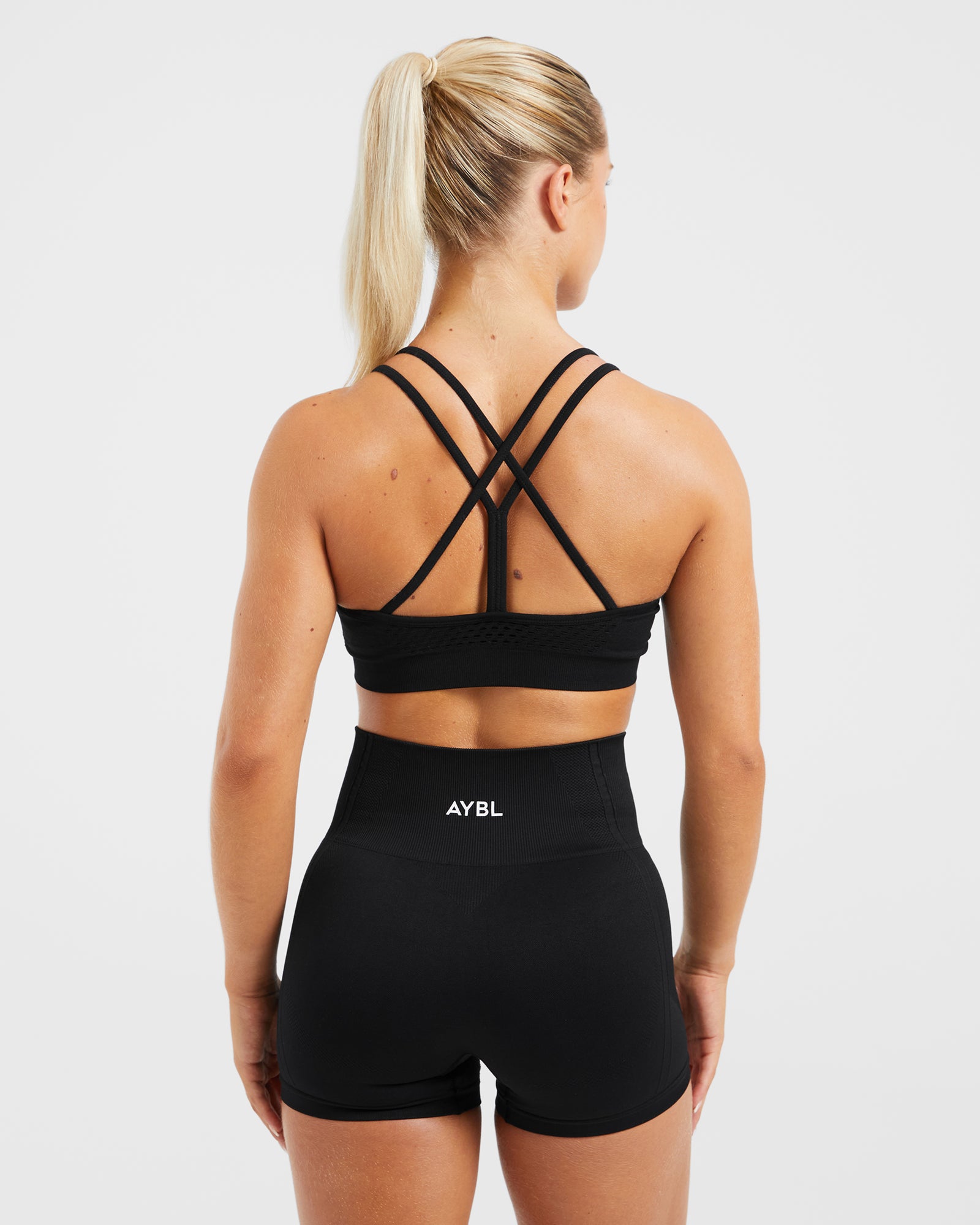 Essential Seamless Strappy Sports Bra - Black - aybldev