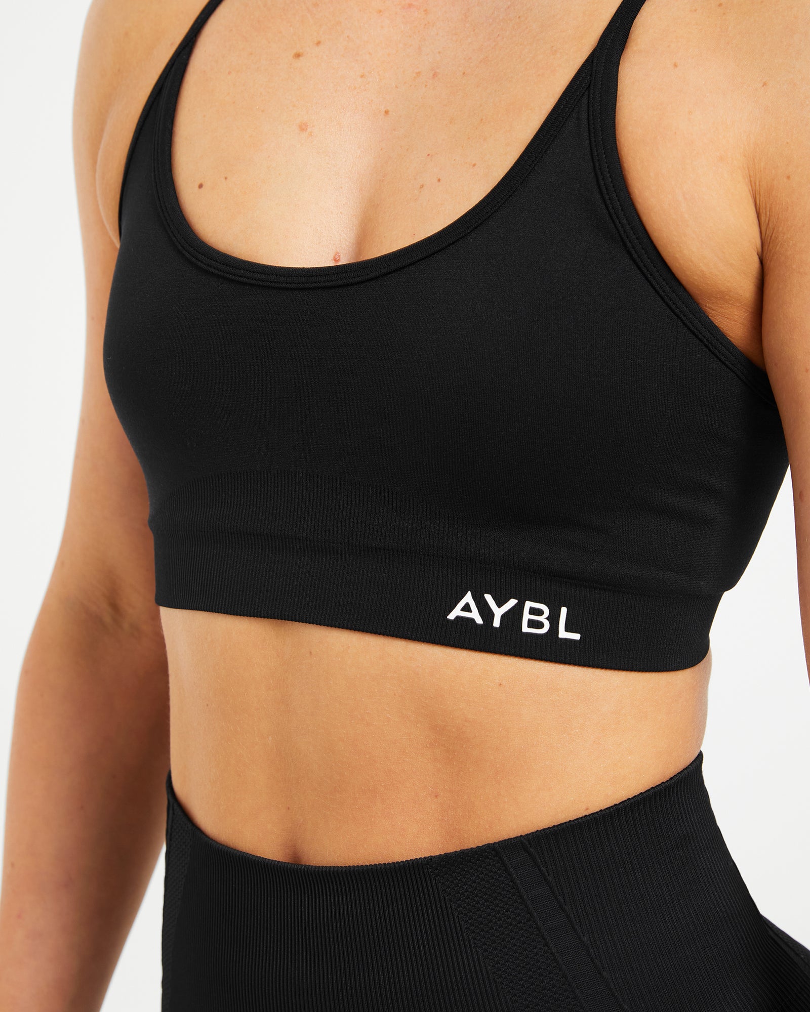 Essential Seamless V Neck Sports Bra - Black - aybldev