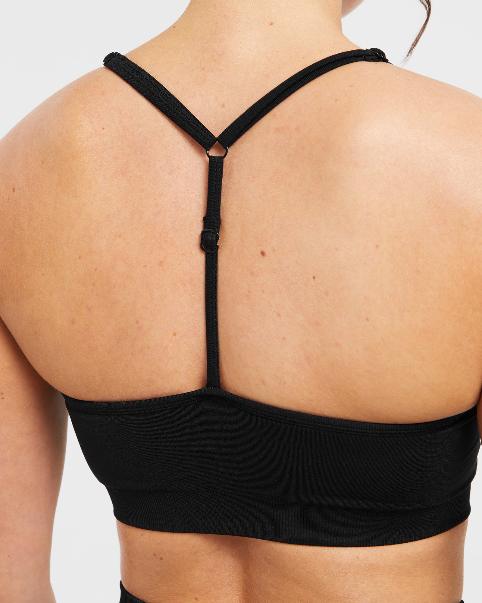 Essential Seamless V Neck Sports Bra - Black - aybldev