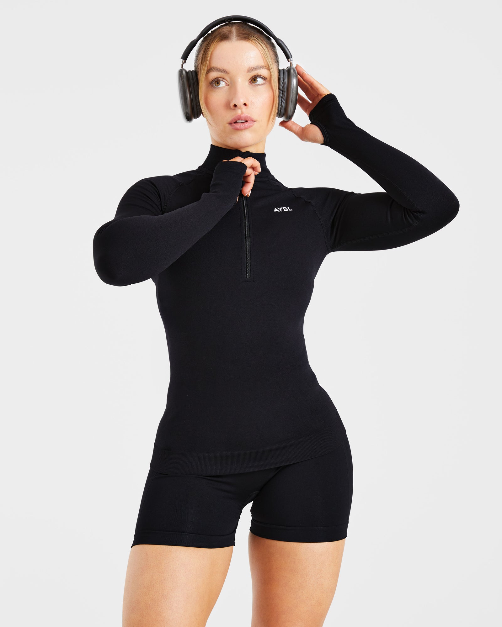 Essential Seamless 1/2 Zip Pullover - Black