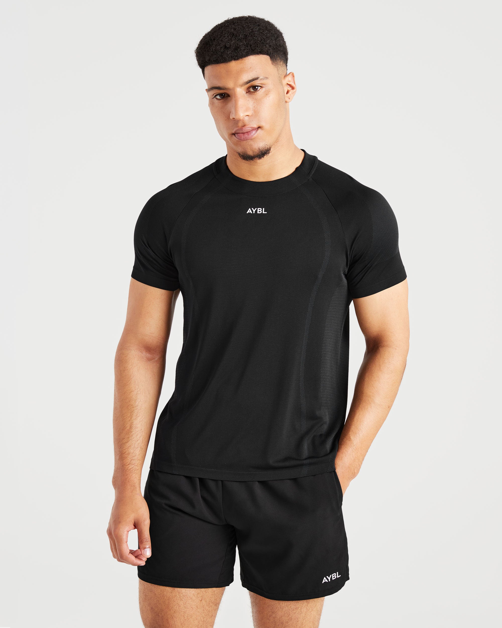 Attain Seamless T Shirt - Black