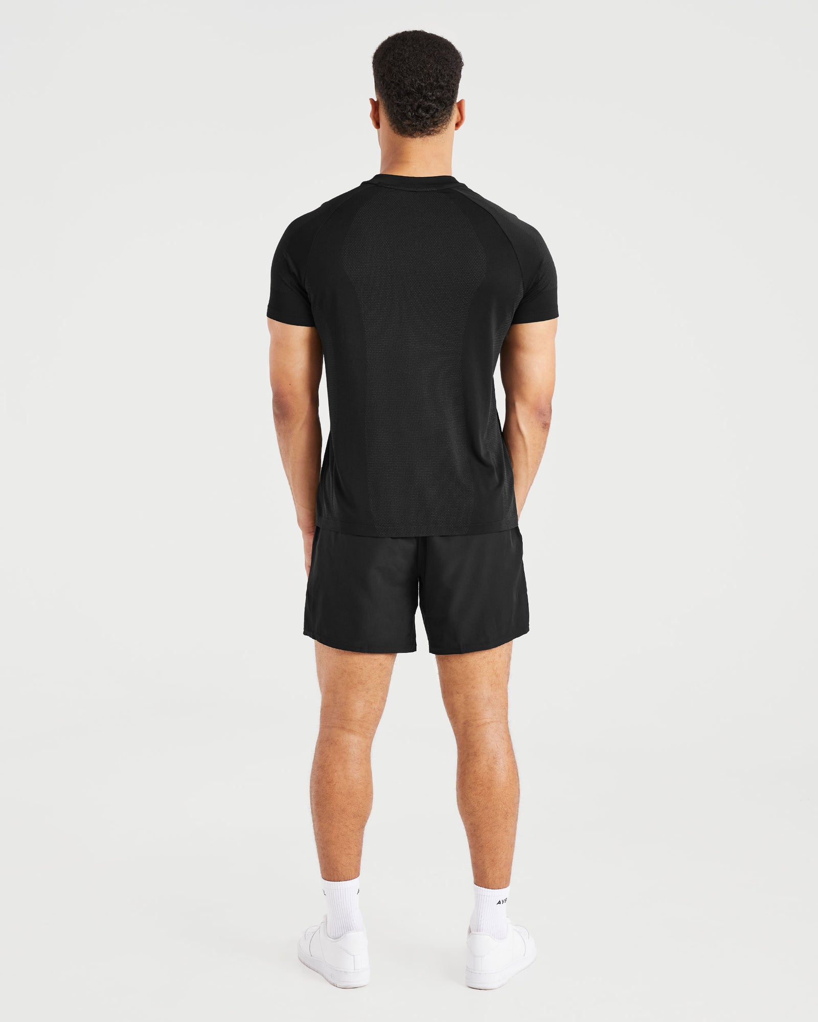 Attain Seamless T Shirt - Black