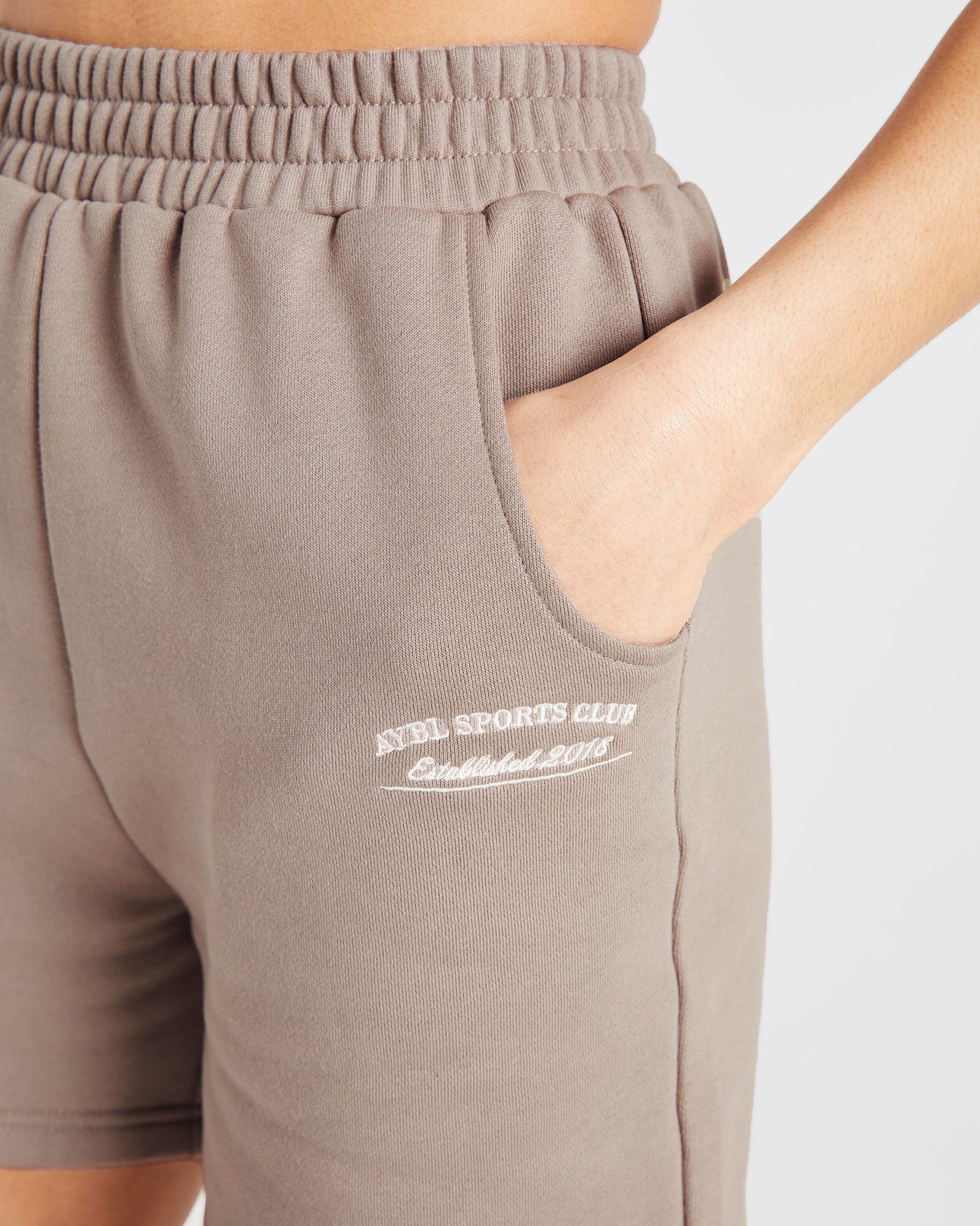 Courtside Shorts - Mocha