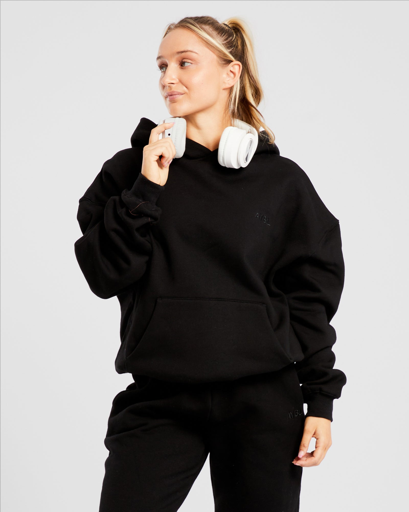 Premium-Kapuzenpullover in Übergröße – Schwarz