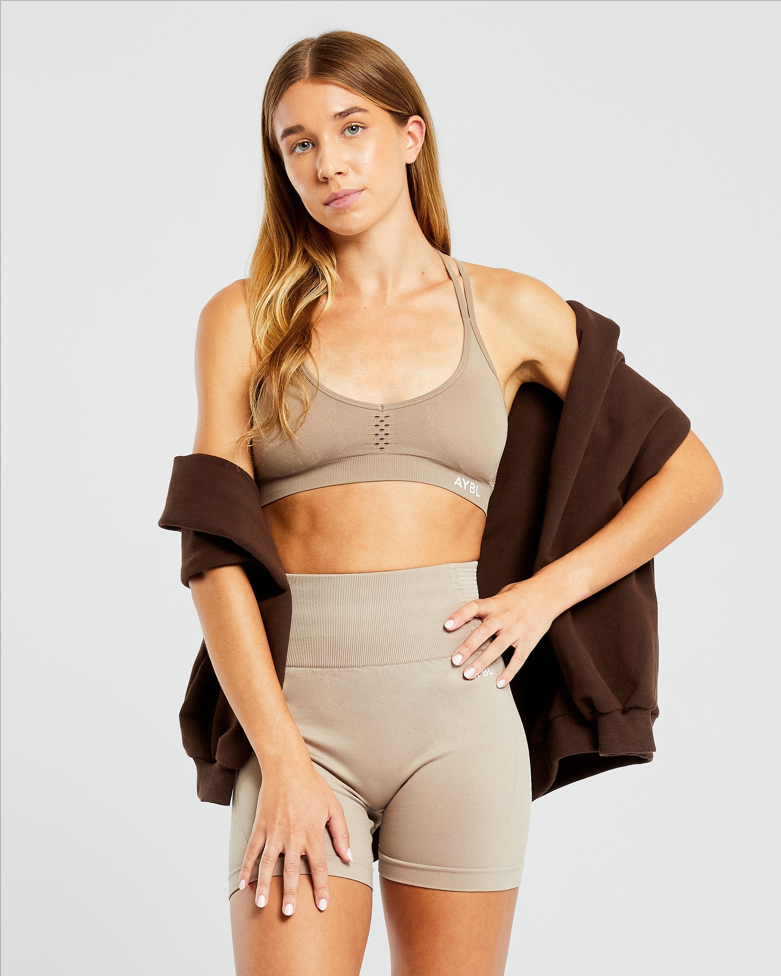 Essential nahtloser Träger-Sport-BH – gedämpftes Mokka